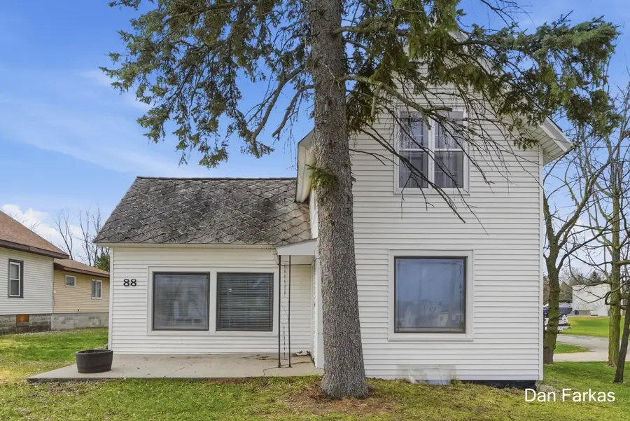 88 W Muskegon Street, Cedar Springs, MI 49319 - #2