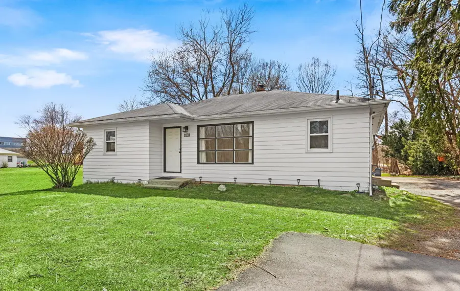 2418 4 Mile Road Nw, Grand Rapids, MI 49544 - #2