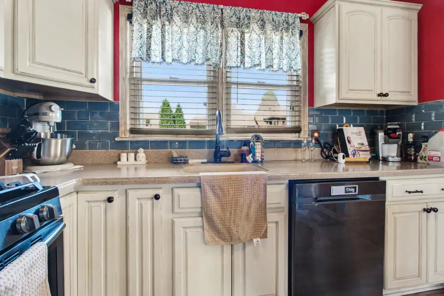 29984 Tamarack Drive, Flat Rock, MI 48134 - #3