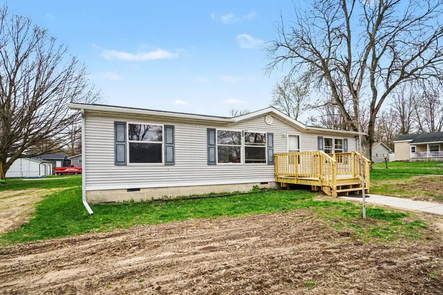 403 E 2nd Street, Lawton, MI 49065 - #2