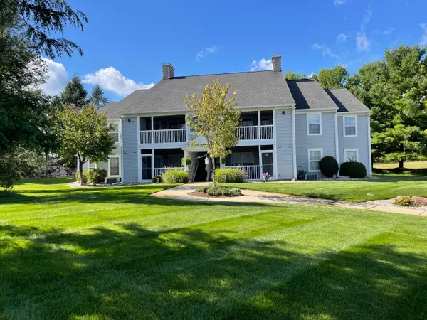 732 W Barrington Circle, Jackson, MI 49203