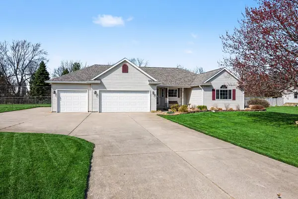 53126 Ridgeview Circle, Paw Paw, MI 49079