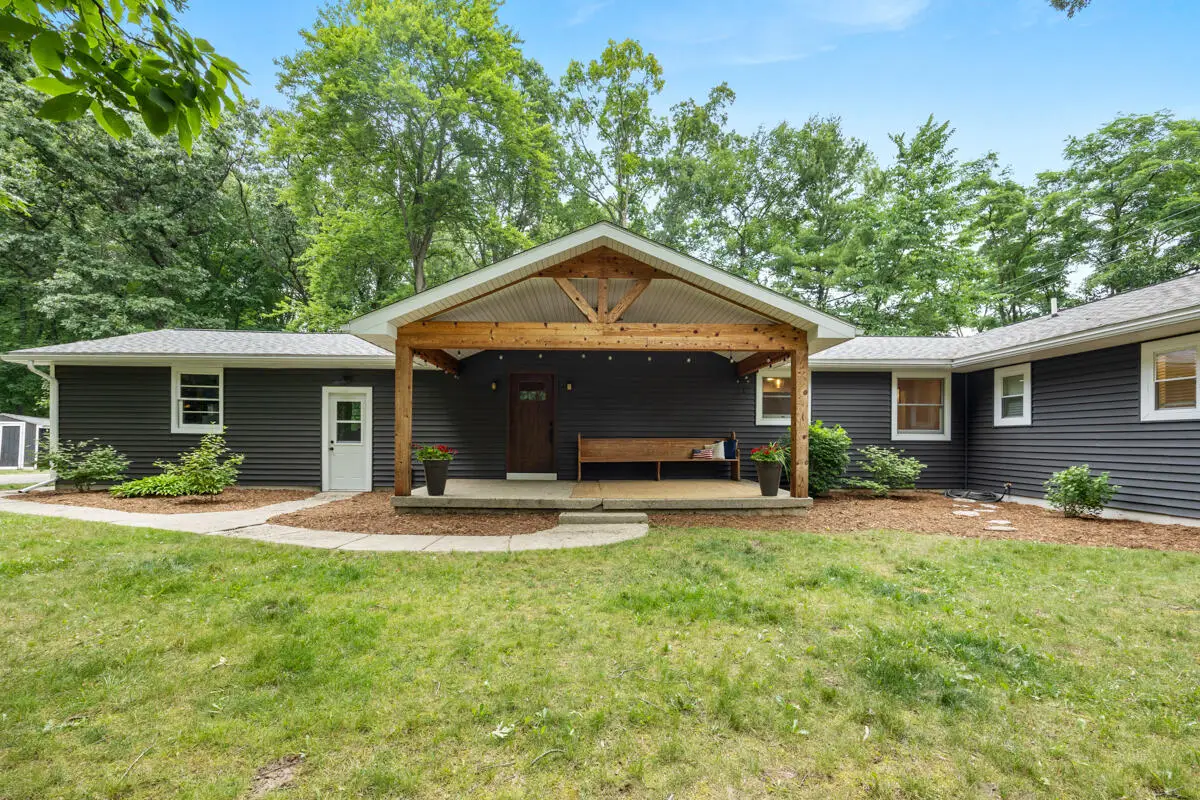 1059 Cumberland Avenue Se, Lowell, MI 49331 - #1