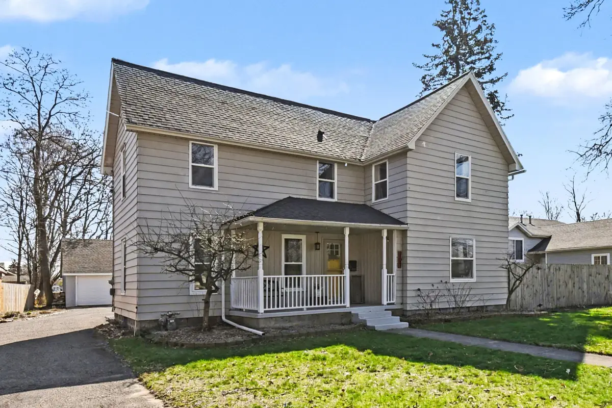 207 S Locust Street, Wayland, MI 49348 - #1
