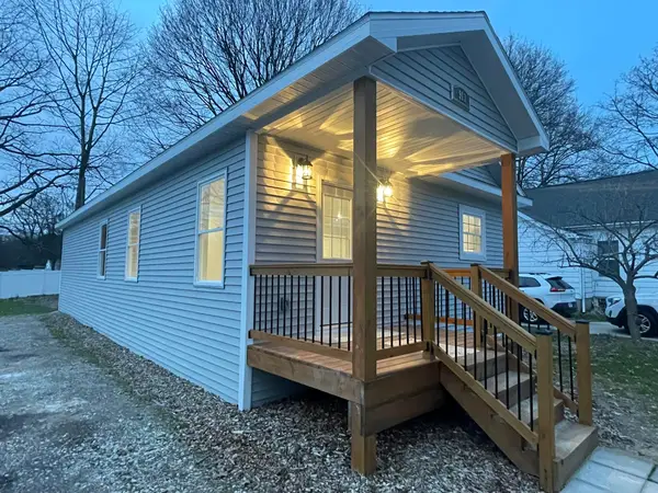 913 Pine Avenue, Alma, MI 48801