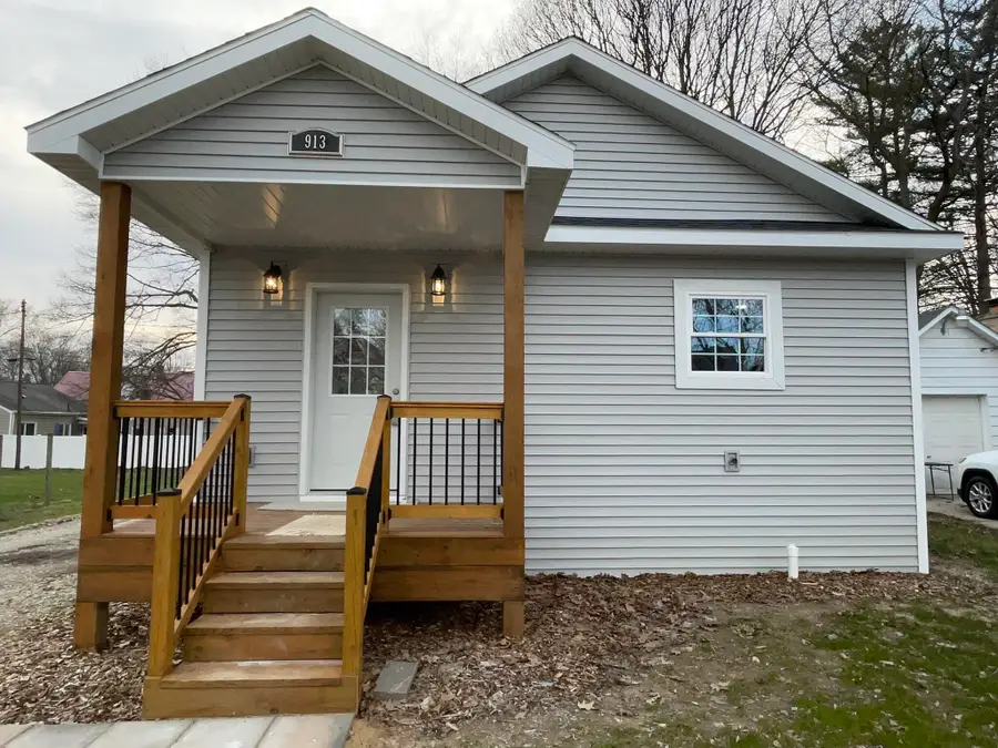 913 Pine Avenue, Alma, MI 48801 - #2