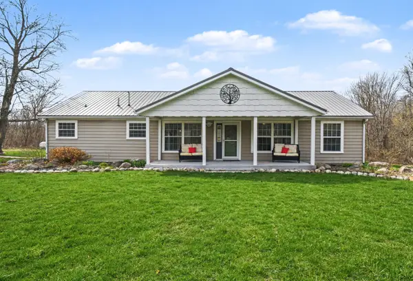 45284 Co Rd 703, Coloma, MI 49038