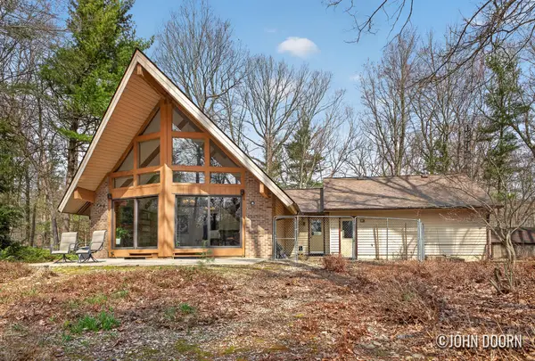 9063 Algoma Avenue Ne, Rockford, MI 49341