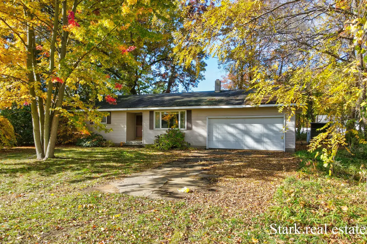 275 S 8th Avenue, Fruitport, MI 49415 - #1