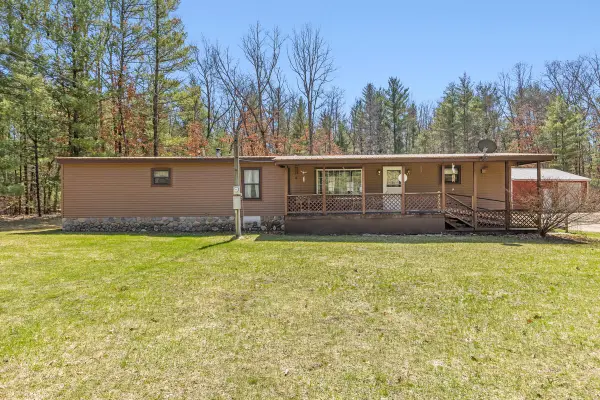 21161 W Gates Road, Howard City, MI 49329