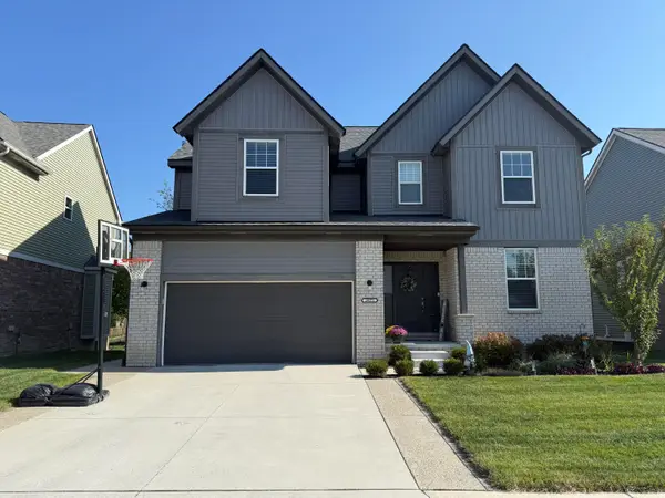 29371 Bayside Circle N, Chesterfield, MI 48047