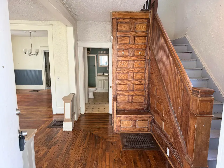 1028 Woodbridge Street, Jackson, MI 49203 - #3