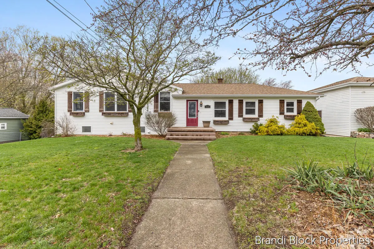 4275 Lester Drive Ne, Grand Rapids, MI 49525 - #1