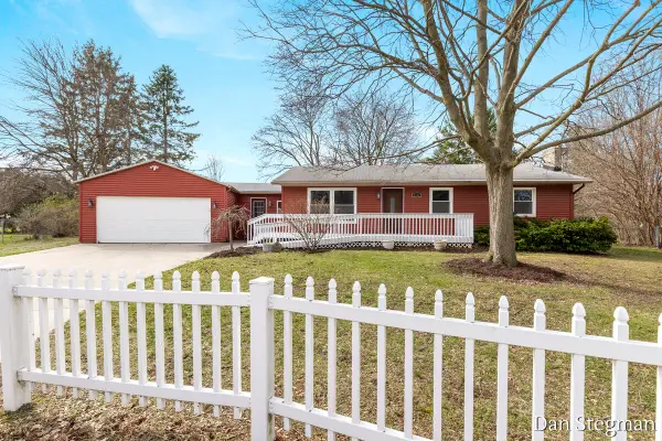 2791 Sandalwood Court Ne, Grand Rapids, MI 49525