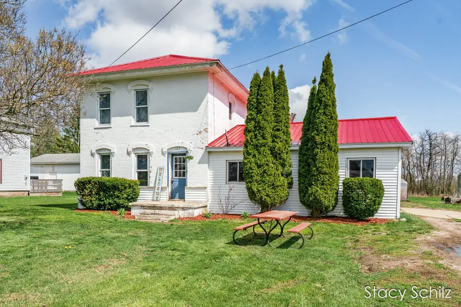 177 S Maple Street, Vermontville, MI 49096 - #3