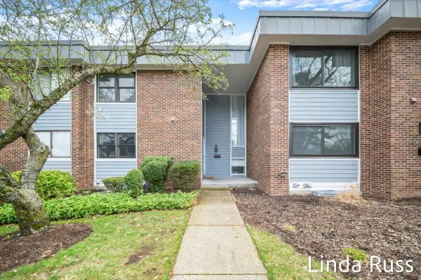 2440 E Collier Avenue Se, Grand Rapids, MI 49546