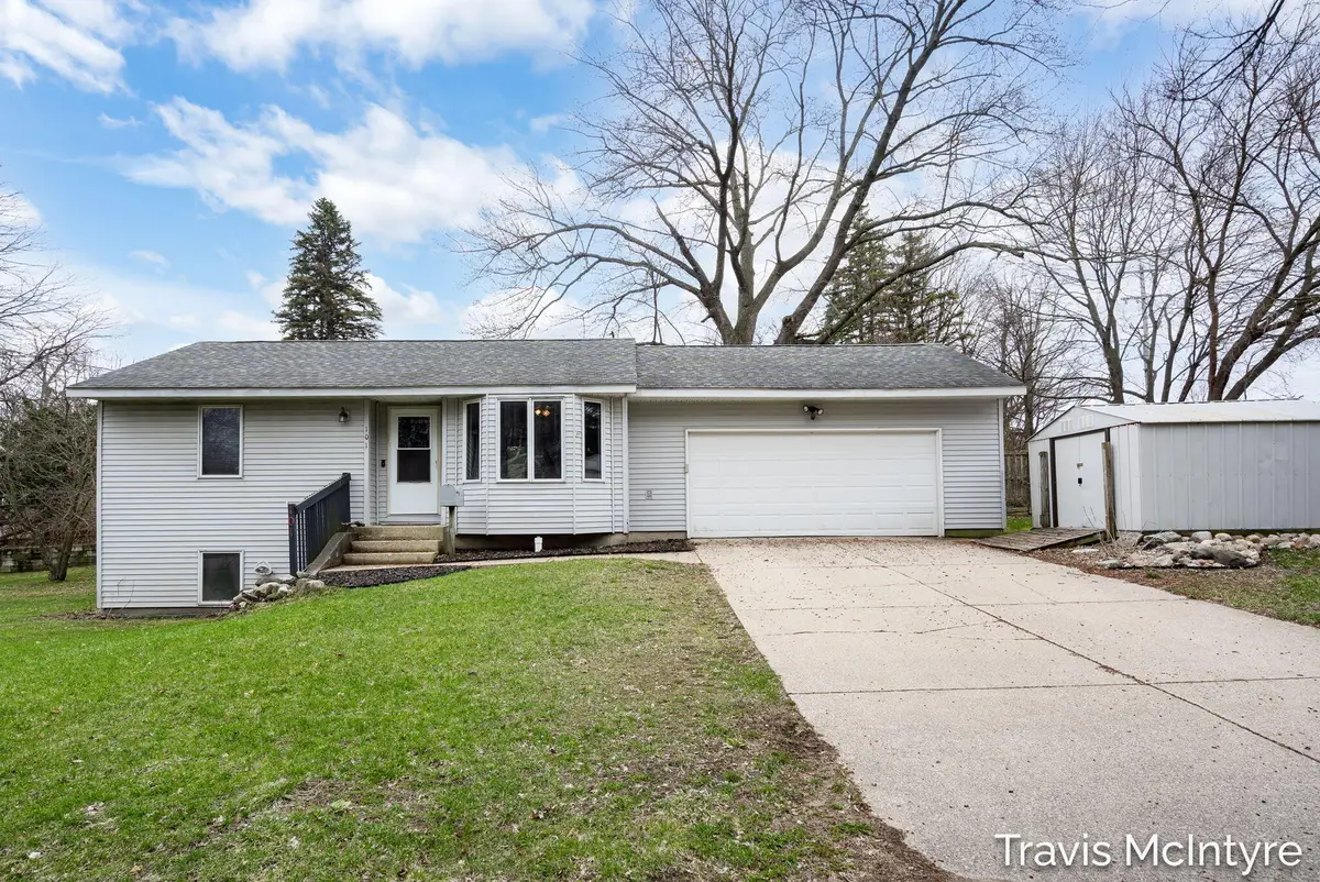 103 W Union Street, Greenville, MI 48838 - #1