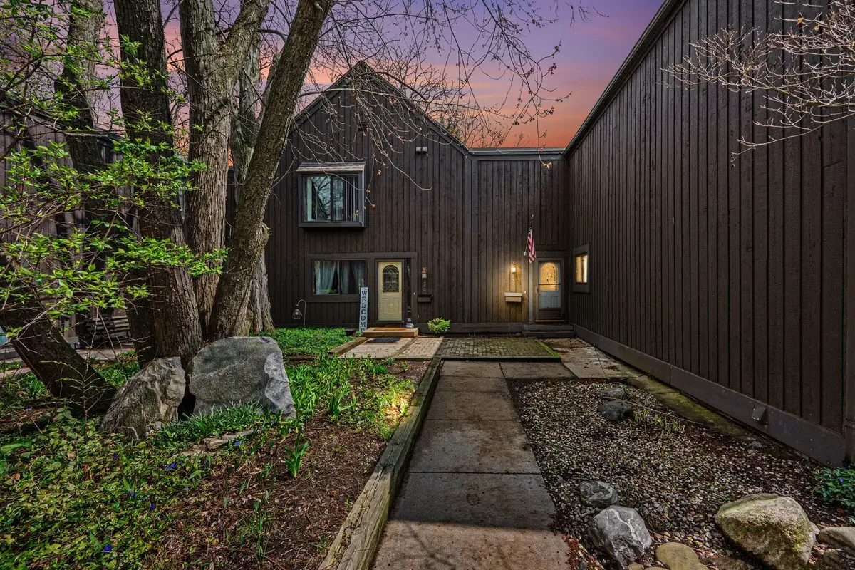 242 Dunbarton Court, Kalamazoo, MI 49006 - #1