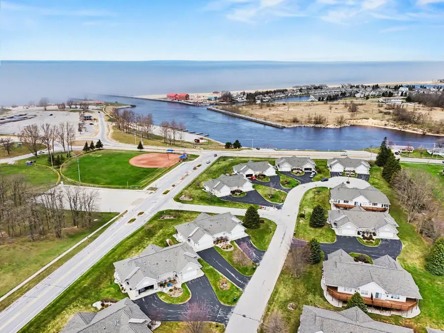 210 S Lighthouse Way, Manistee, MI 49660 - #2