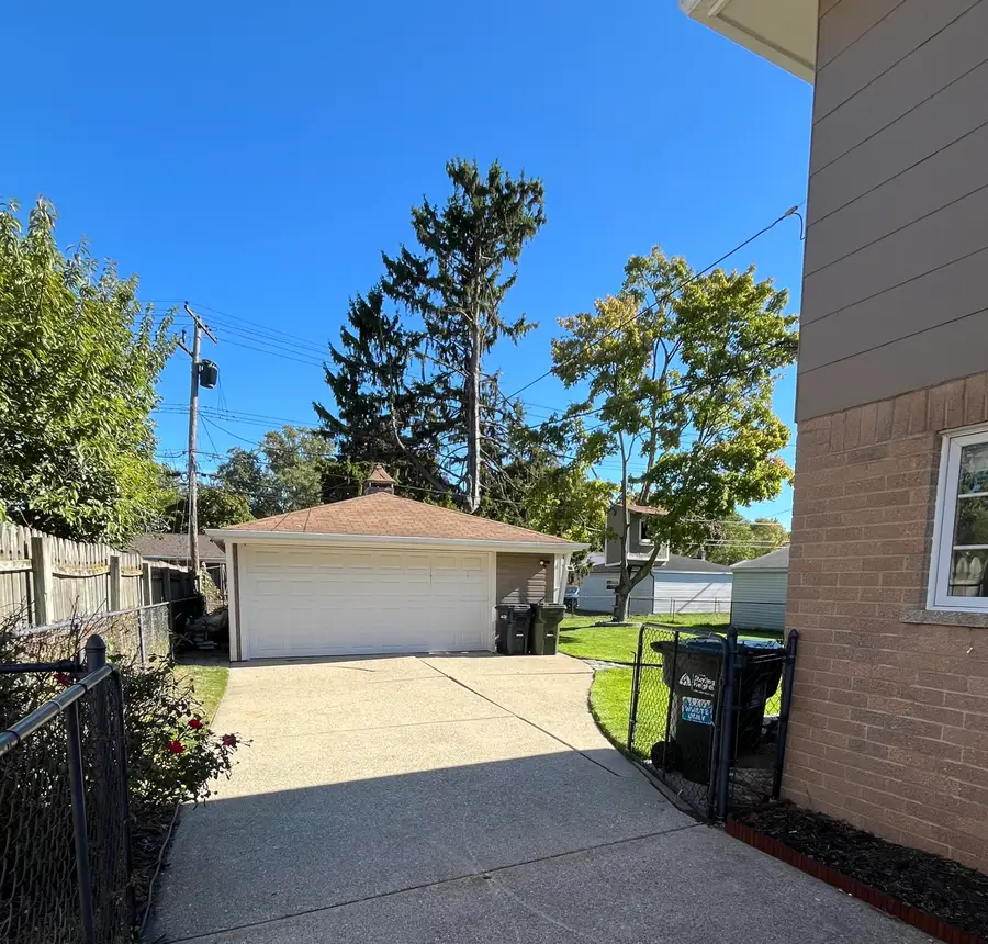 11423 Delvin Drive, Sterling Heights, MI 48314 - #2