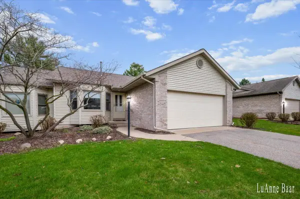 2502 Falcon Pointe Drive Nw, Grand Rapids, MI 49534