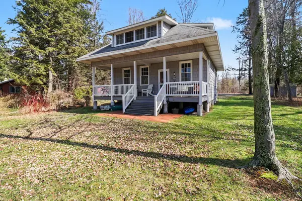 6461 S Shields Road, Pentwater, MI 49449