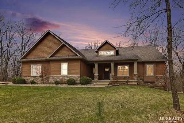 2627 Oak Highland Court Se, Lowell, MI 49331