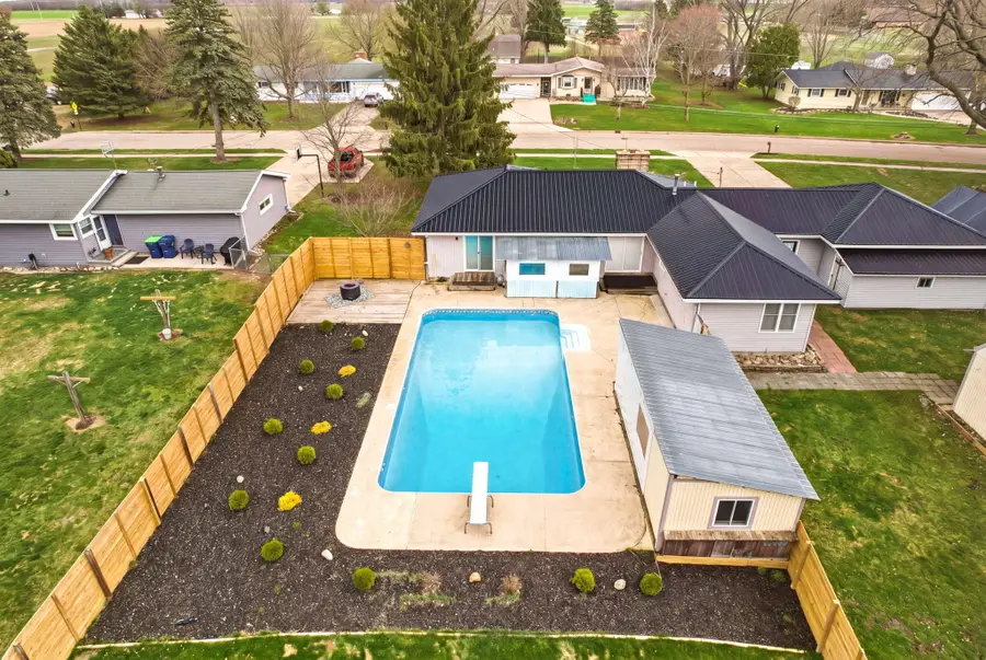 505 Eaton Street, Breckenridge, MI 48615 - #2