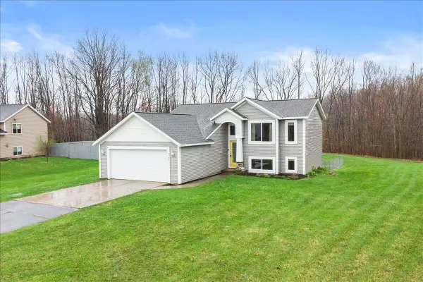 2194 Winston View Drive Ne, Cedar Springs, MI 49319
