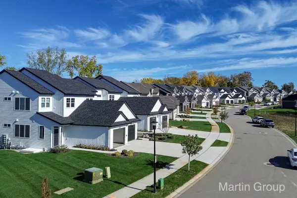 2241 Watertown Way Ne, Grand Rapids, MI 49505
