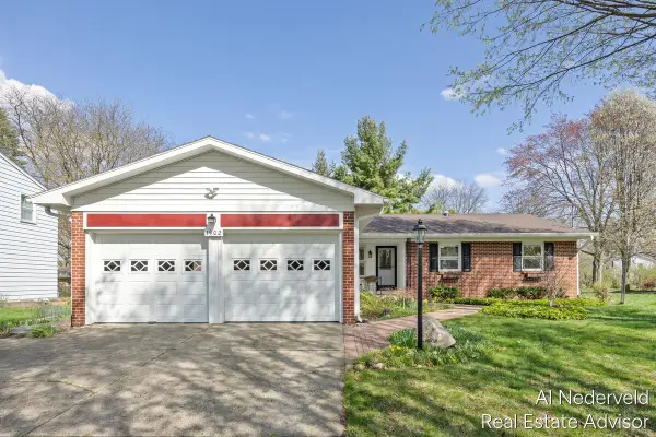 1902 Ridgemoor Drive Se, Grand Rapids, MI 49506