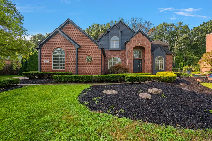 2342 Ivy Hill Drive, Commerce Township, MI 48382 - #3