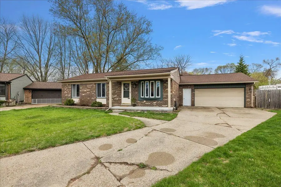 15621 Cox Street, Clinton Township, MI 48038 - #2