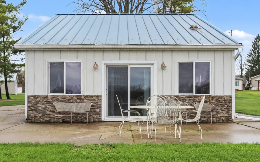 416 W Russell Drive, Coldwater, MI 49036 - #3