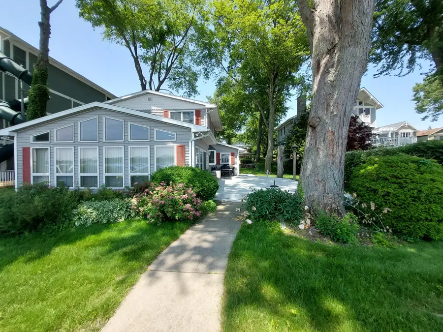 23675 N Shore Drive, Edwardsburg, MI 49112 - #2