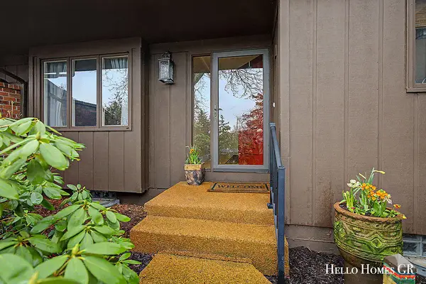 5980 Parview Drive Se, Grand Rapids, MI 49546