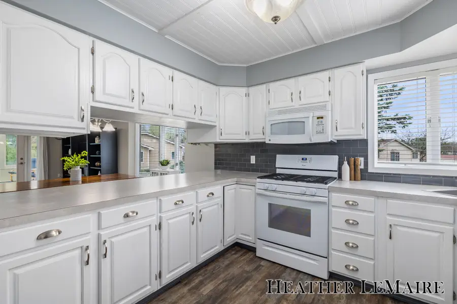 4973 N Valley Drive Ne, Grand Rapids, MI 49525 - #2