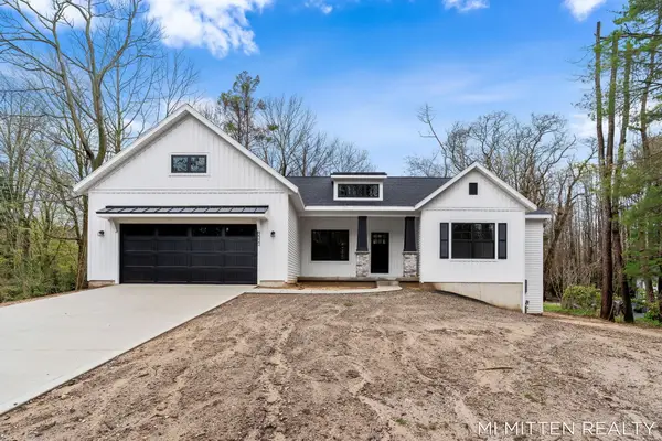 2322 Forest Trail Circle, Fennville, MI 49408