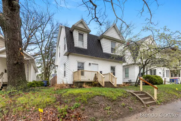 747 College Avenue Ne, Grand Rapids, MI 49503