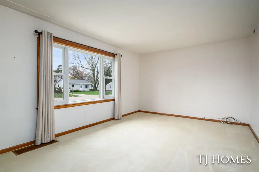 4144 Bell Avenue Ne, Grand Rapids, MI 49525 - #2