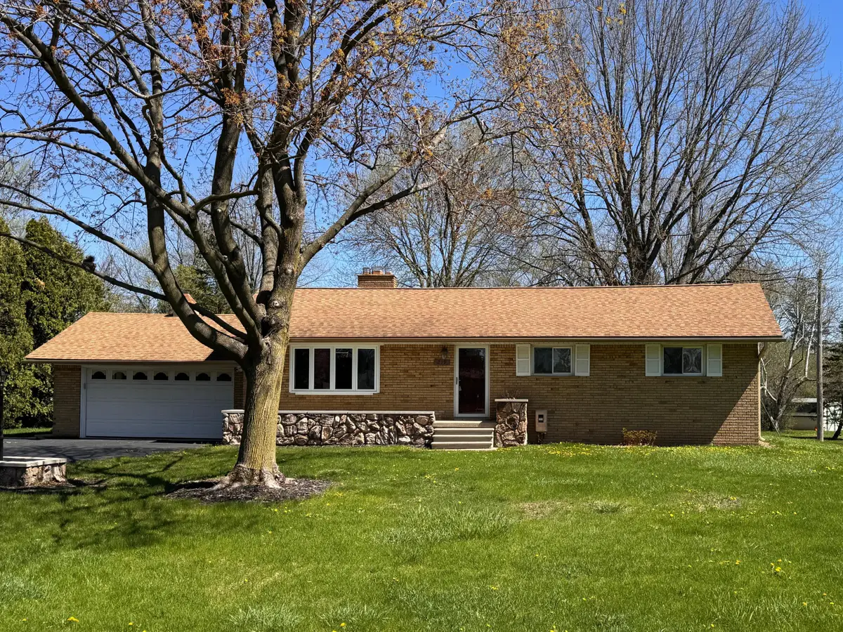 219 Ottawa Drive, Troy, MI 48085 - #1