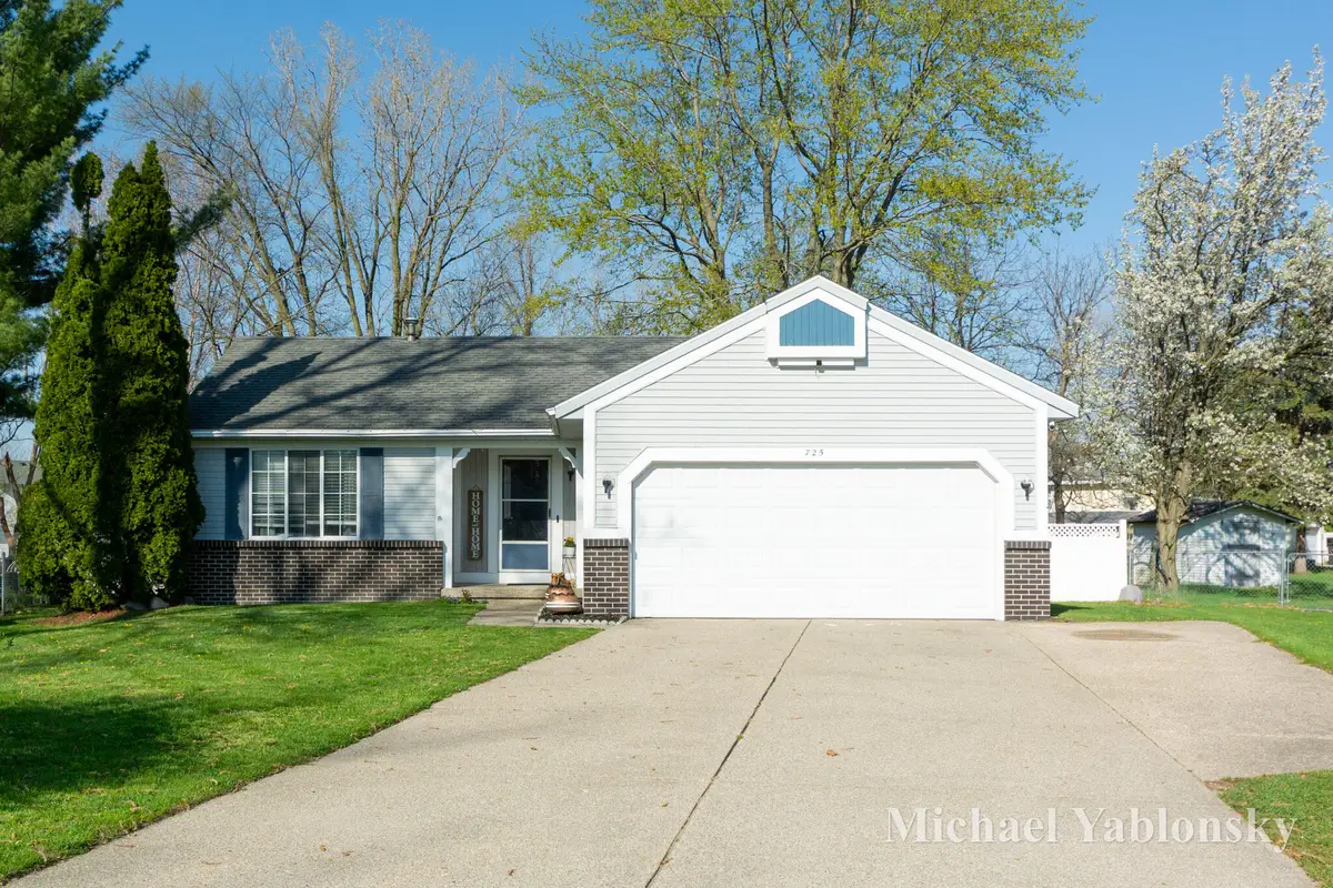 725 Brittany Court Se, Grand Rapids, MI 49548 - #1