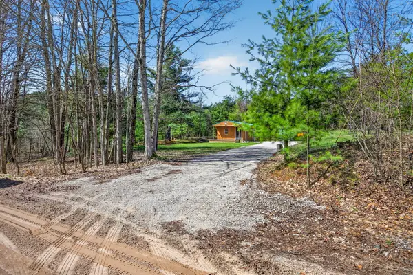 4179 N Lakola Road, Leroy, MI 49655
