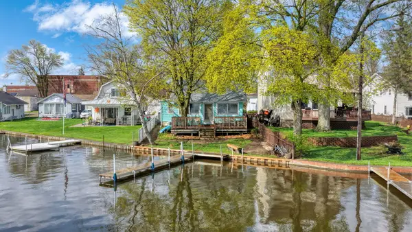 131 N Lakeside Drive, Michigan Center, MI 49254