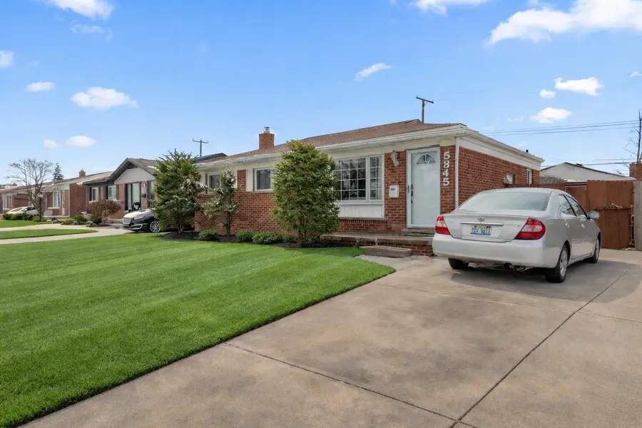 5845 Plainfield Street, Dearborn Heights, MI 48127 - #2