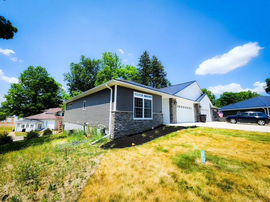 237 Glei Court, Hillsdale, MI 49242 - #2