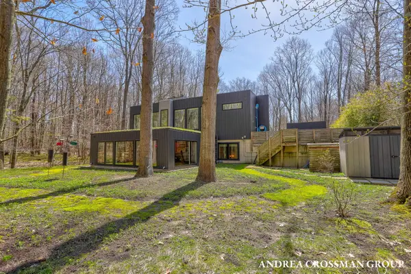 6919 Bendemeer Drive, Fennville, MI 49408