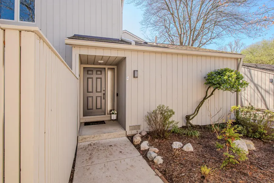 2204 Applewood Court, Ann Arbor, MI 48103 - #2