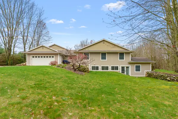 9622 W R Avenue, Mattawan, MI 49071