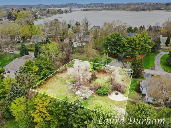 289 Crest, Douglas, MI 49406
